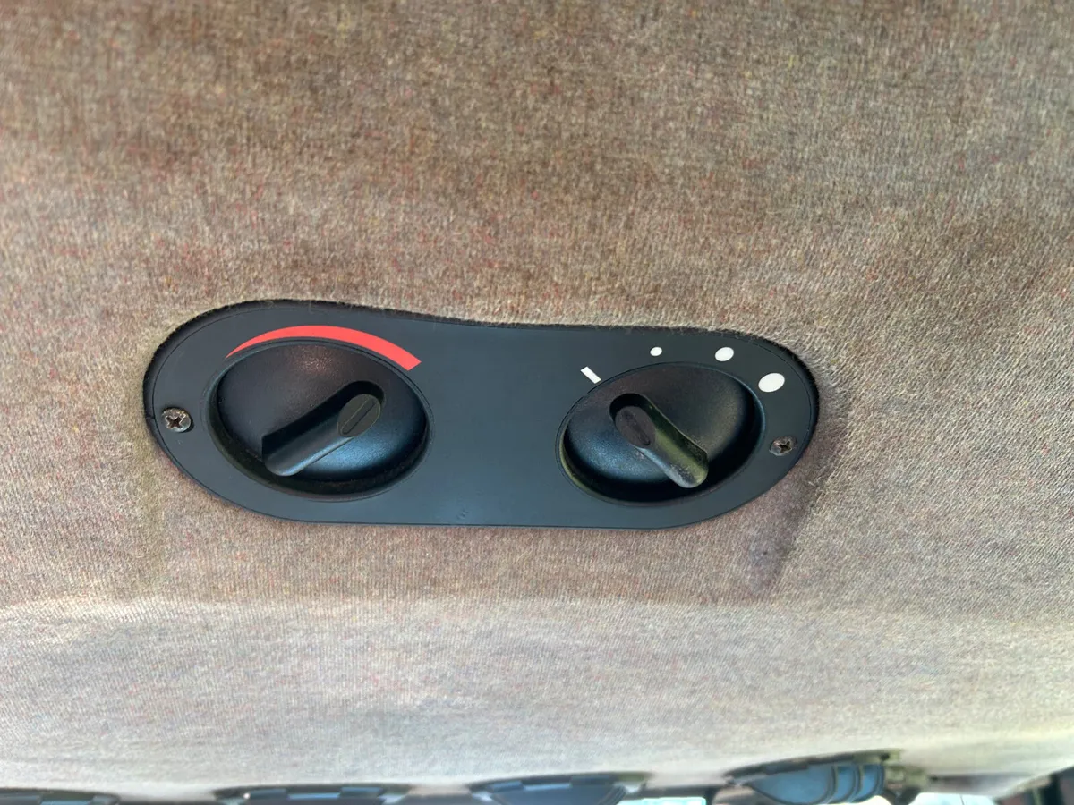 1998 New Holland 6635 with Loader - Image 4