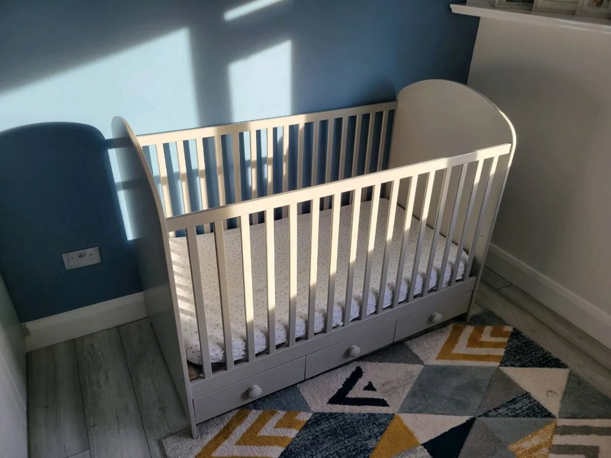Cot bed - Image 2