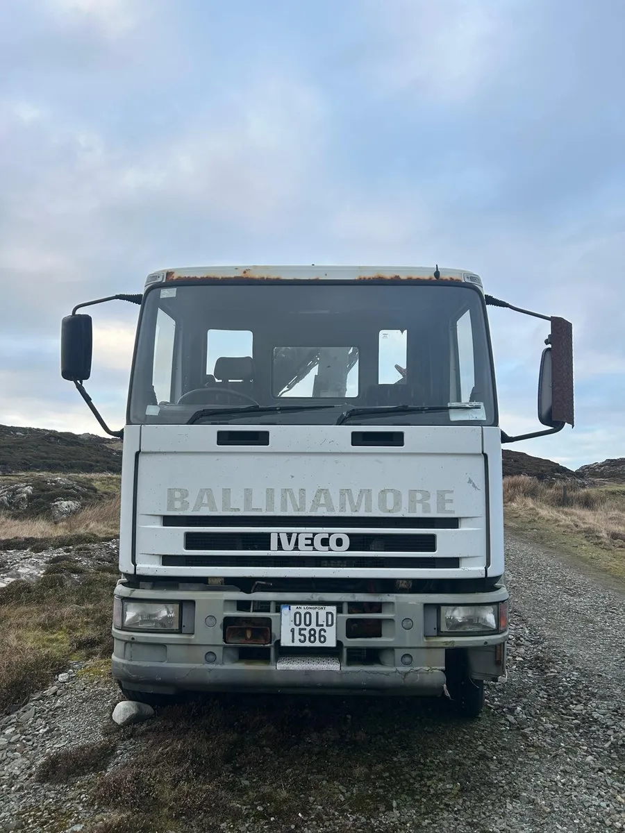 Iveco flatbed crane truck - Image 2