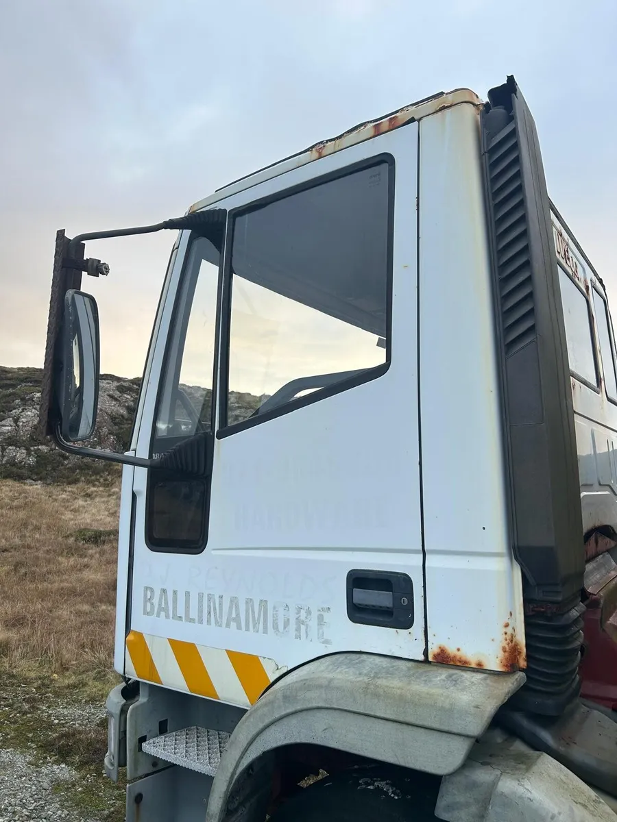 Iveco flatbed crane truck - Image 4