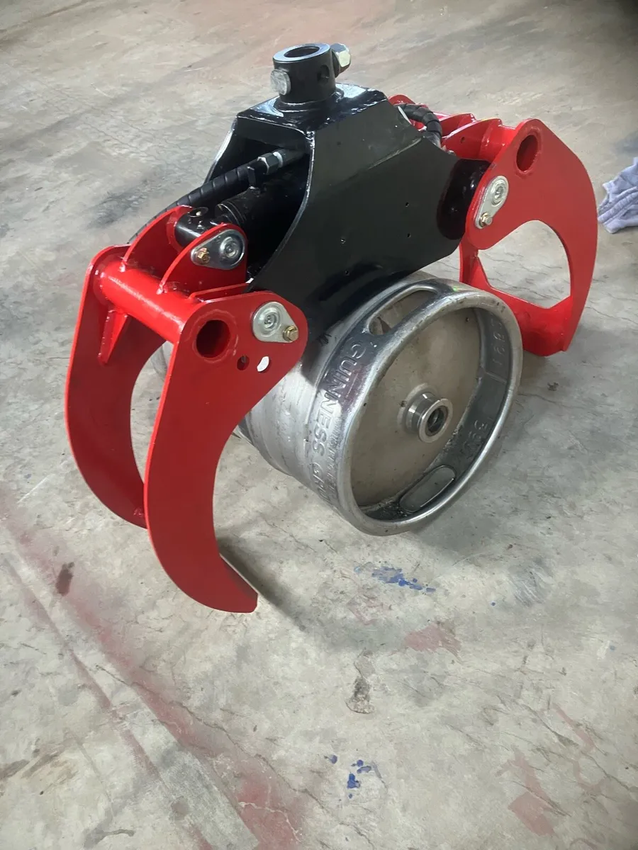 Log grab/grapple to suit mini digger 1.5-3 ton - Image 2