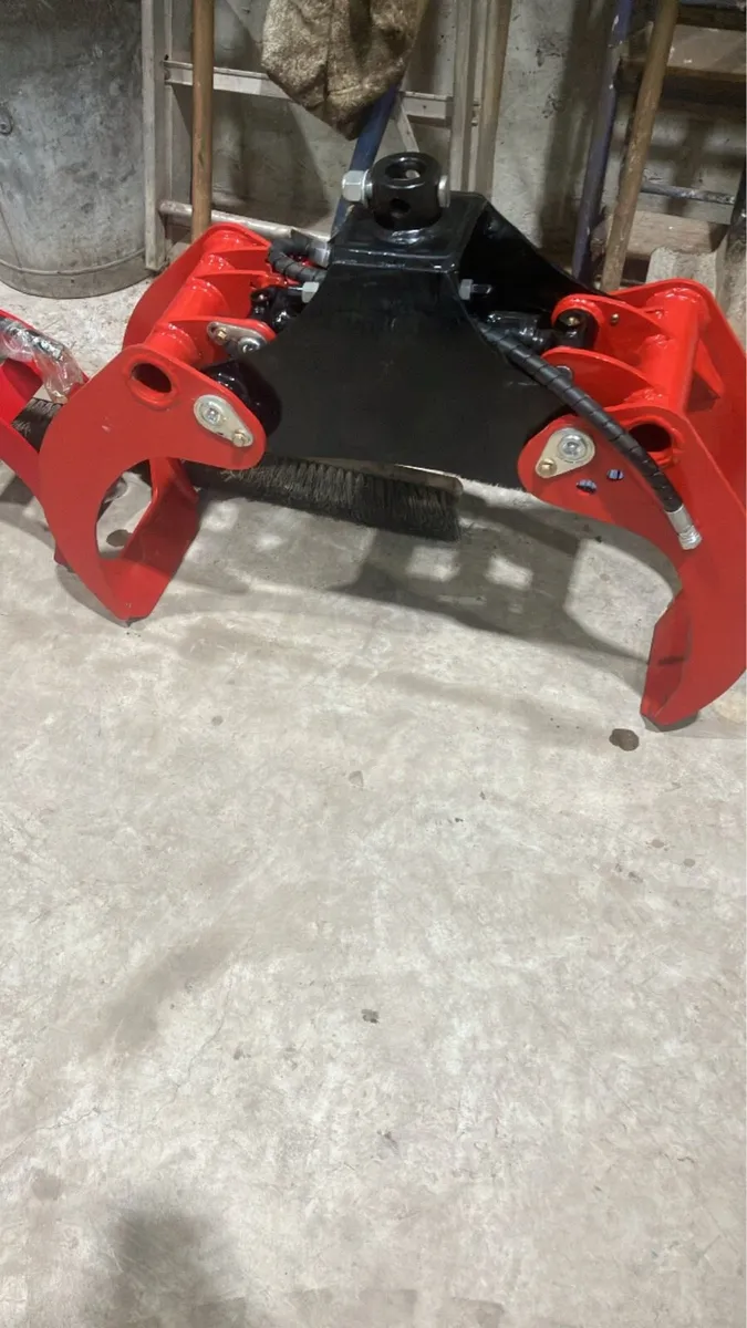 Log grab/grapple to suit mini digger 1.5-3 ton - Image 3