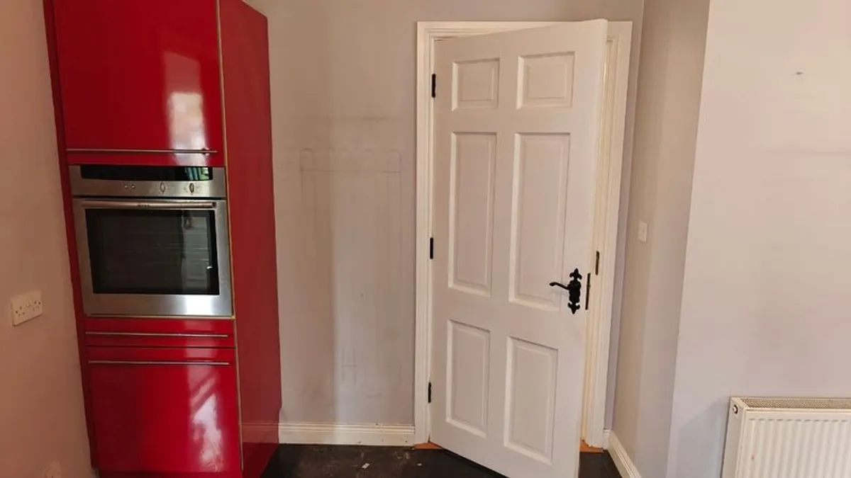 High-gloss modern kitchen - Image 2