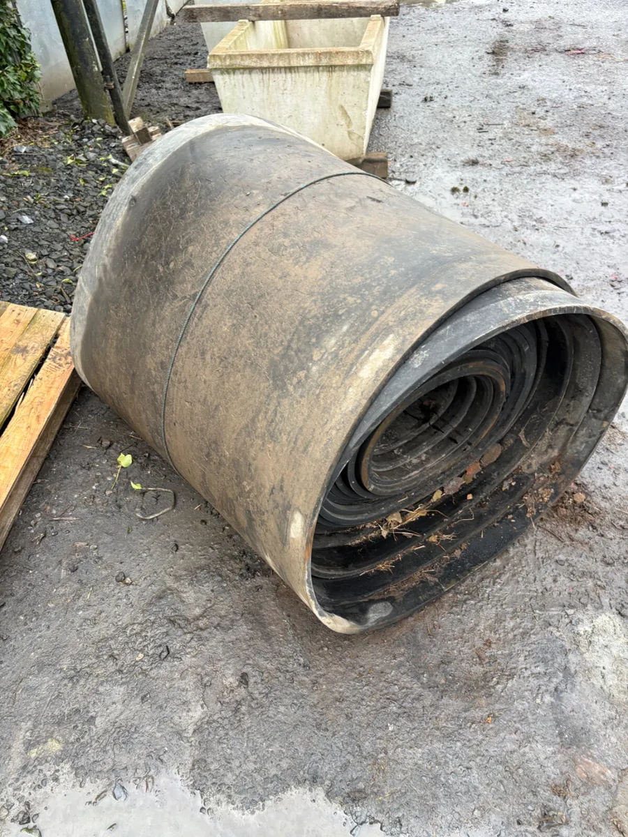 Large roll of rubber - Image 1