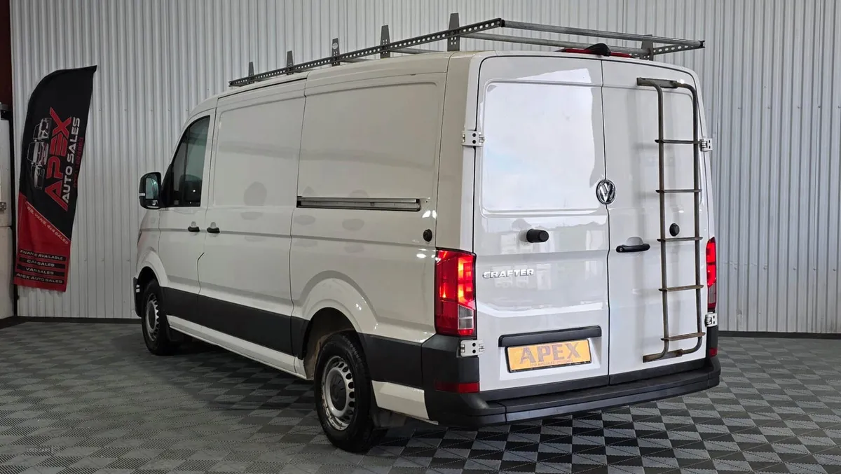 Volkswagen Crafter CR30 MWB DIESEL FWD - Image 3