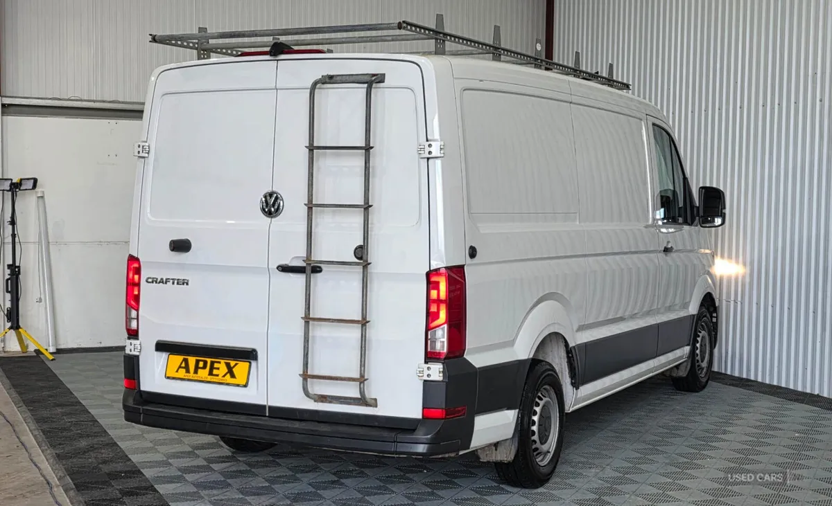 Volkswagen Crafter CR30 MWB DIESEL FWD - Image 4