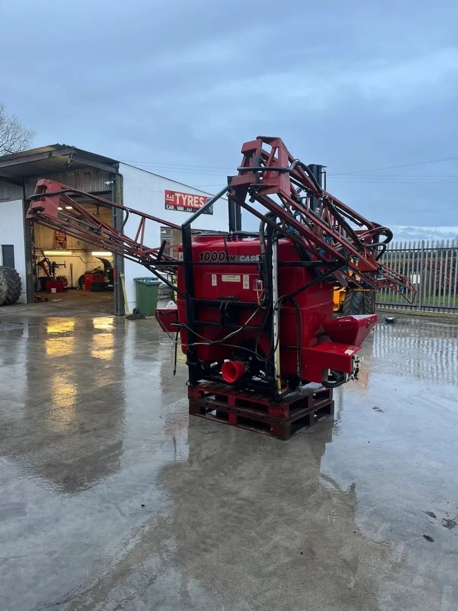 Case 1000 Litre sprayer - Image 3