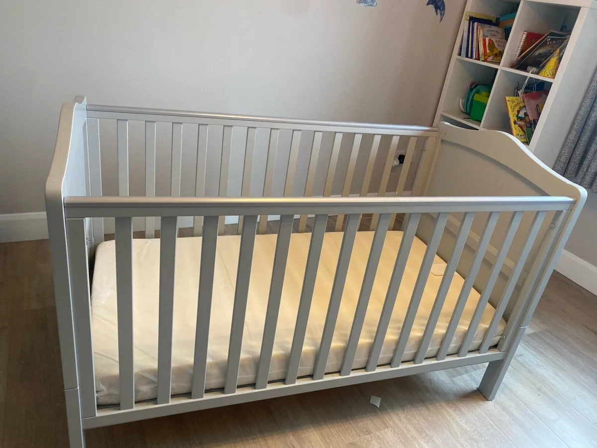 Baby cot - Image 1