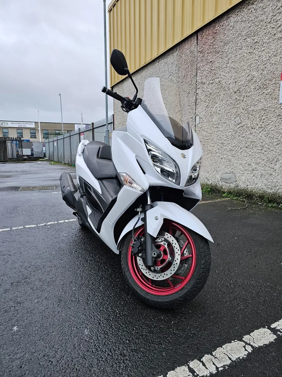 Suzuki Burgman 400 - Image 1