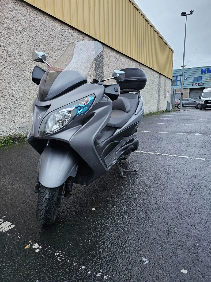 Suzuki Burgman 400 - Image 1