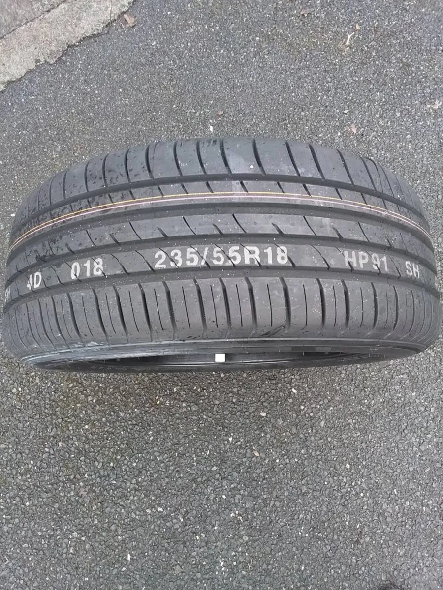 Single alloy and tyre - Image 1