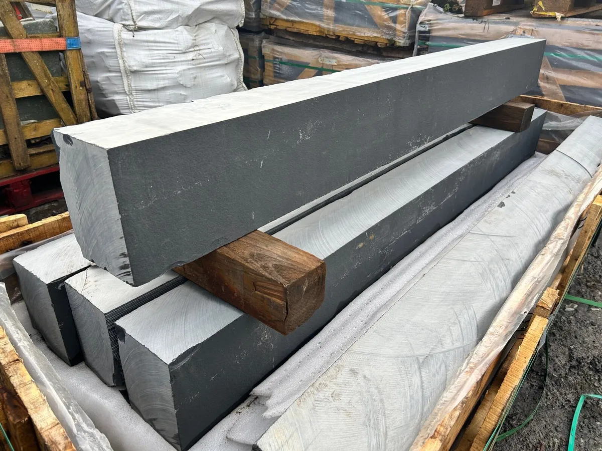 Limestone heads/lintels - Image 1