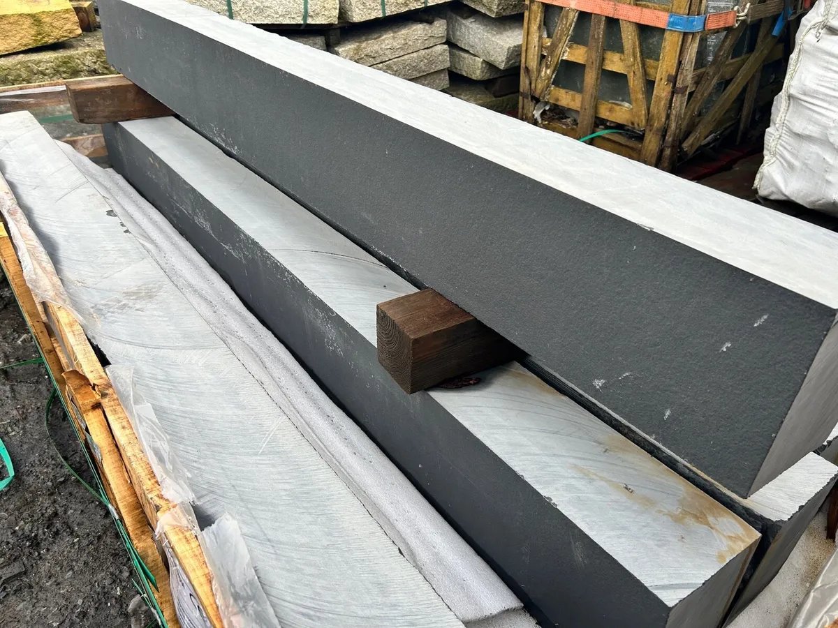 Limestone heads/lintels - Image 3