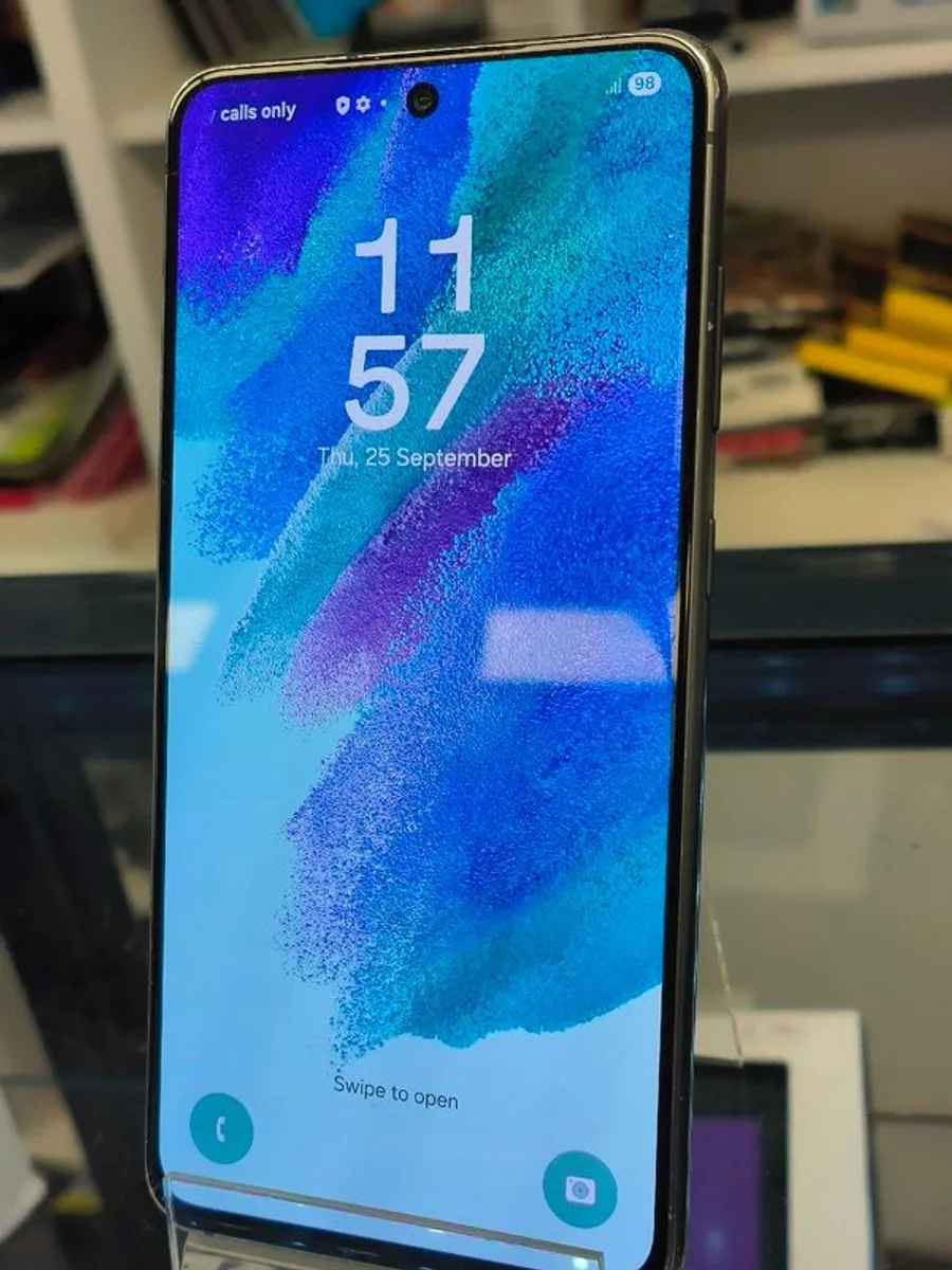 Samsung S21 FE 128GB Dual Sim Unlocked (LCD Has Scratches) - Image 3