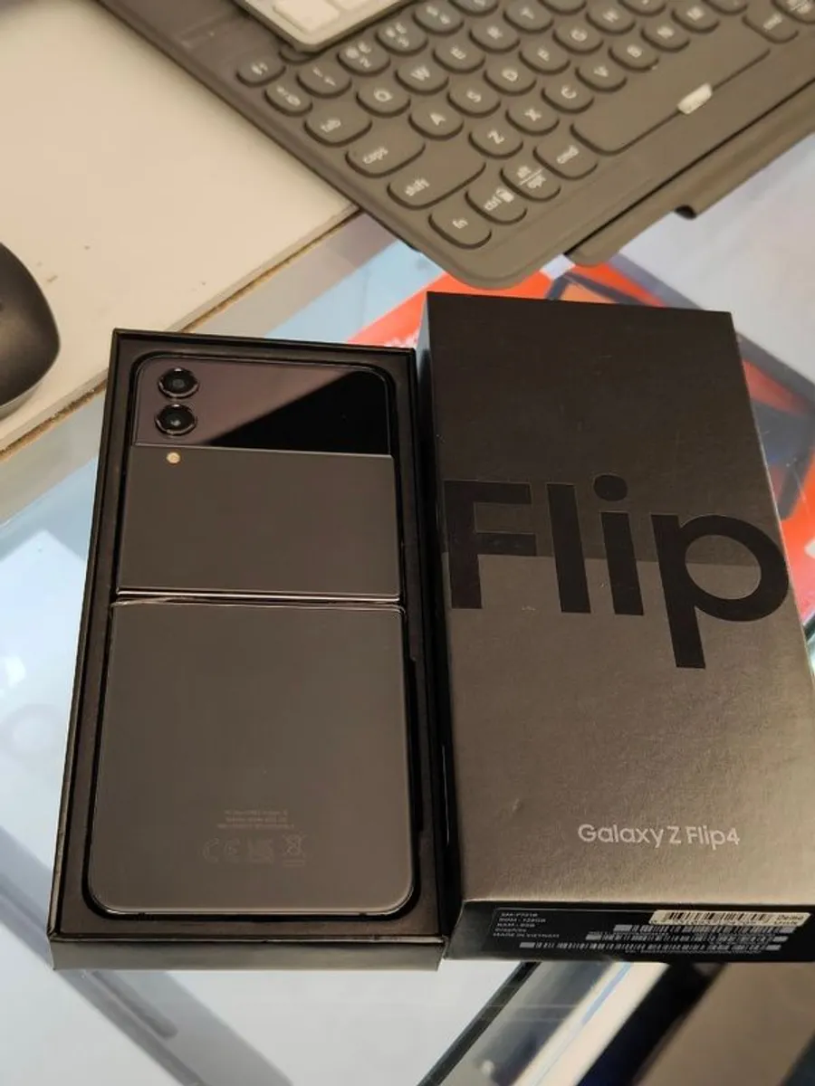 Samsung Galaxy Z-Flip 4 128GB Dual Sim Unlocked (Like New) - Image 4