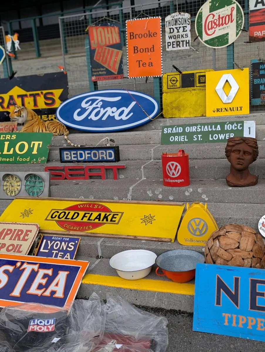 Wanted Petrol pumps Globes Enamel signs - Image 2