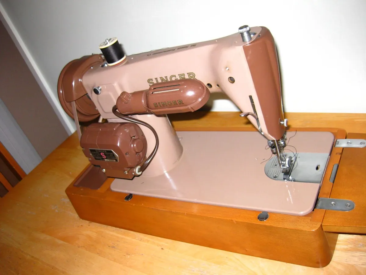 Spotless Singer 201K Sewing Machine. - Image 4