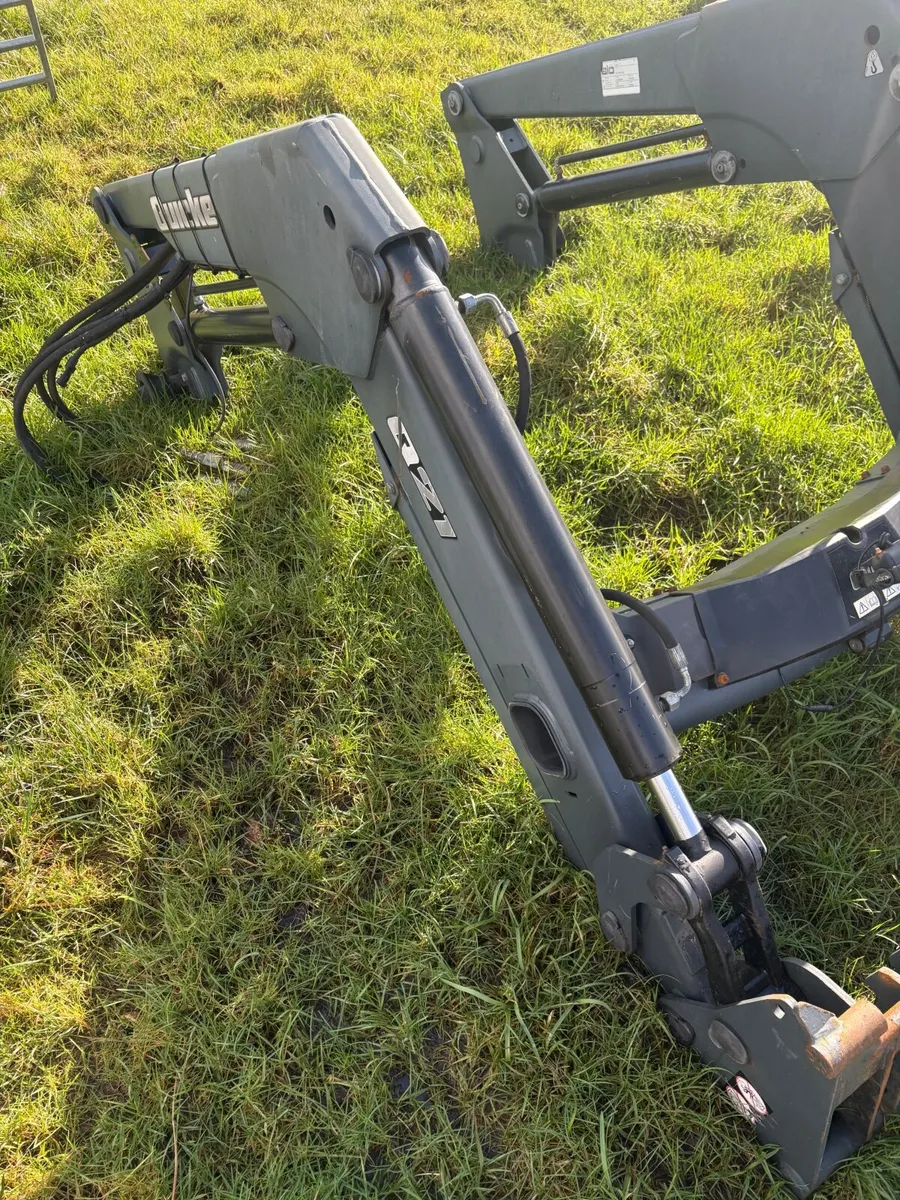 Quicke Q21 Loader - Image 3
