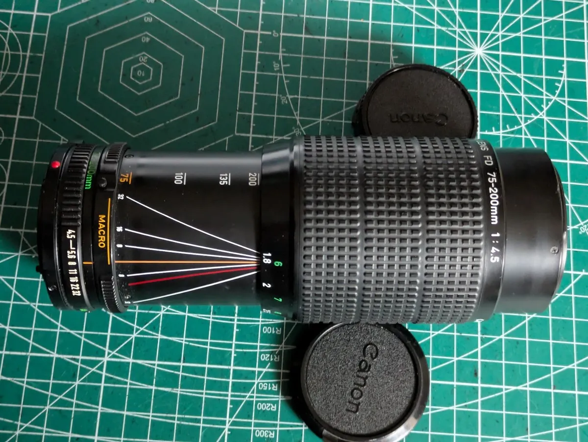 Canon zoom lens FD 75-200 mm 1:4.5 macro - Image 3