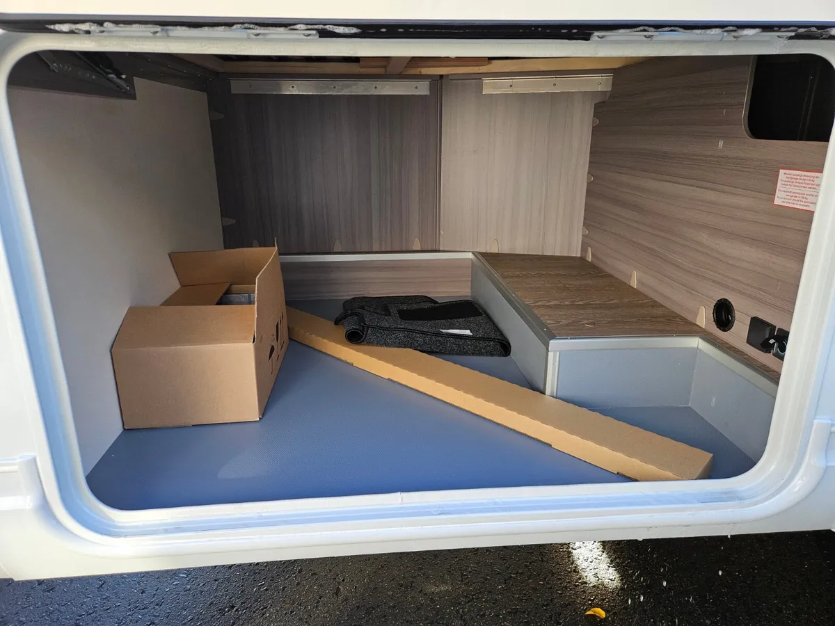 26NEW HOBBY OPTIMA LO PROFILE FIXED BED LEFT HAND - Image 3