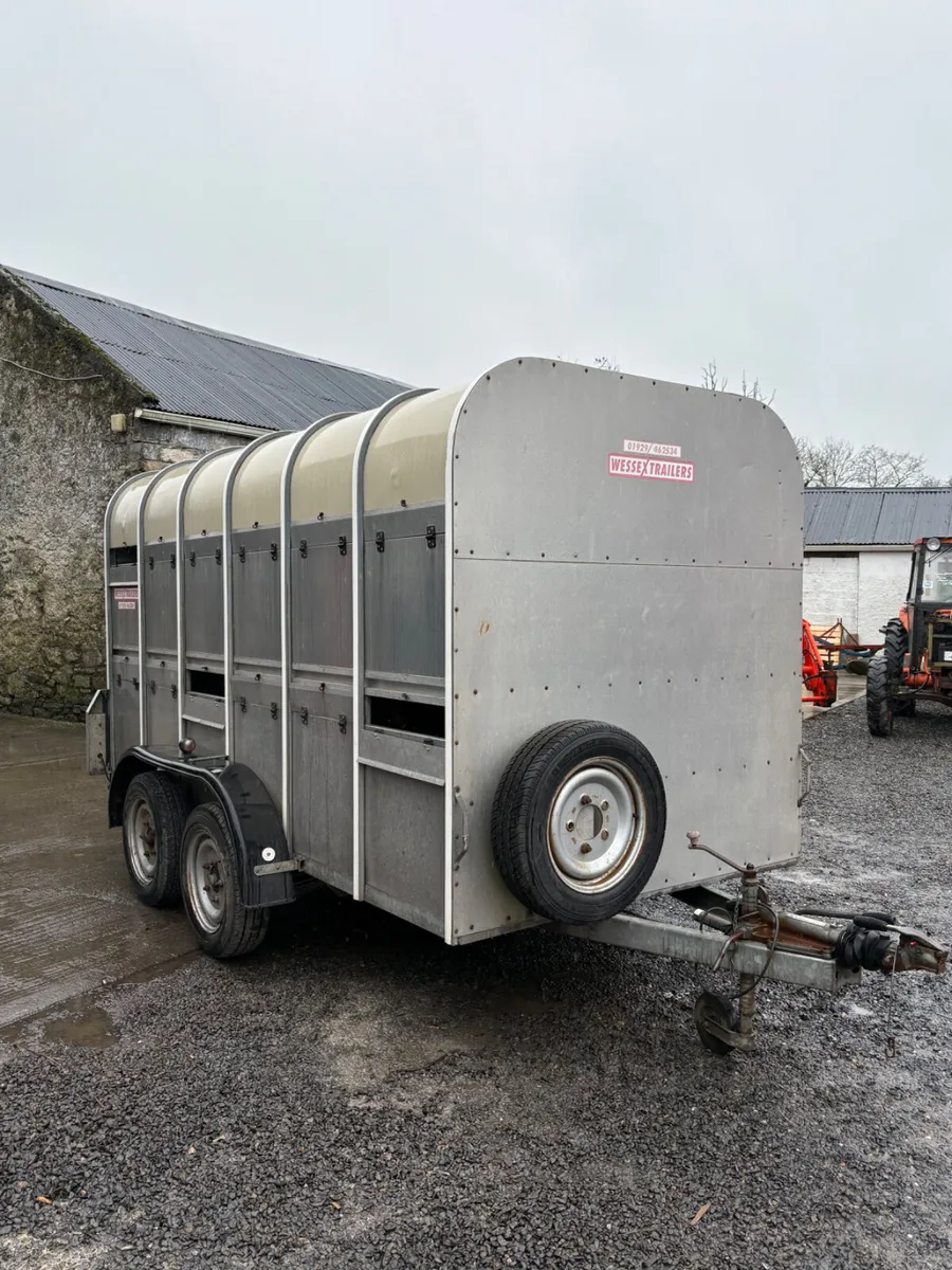 Weeks Cattle Trailer - Image 1