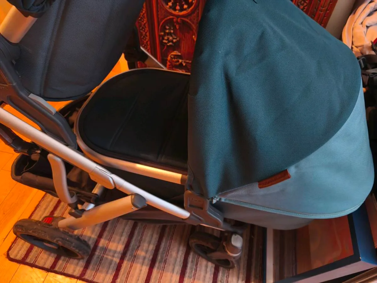 Uppababy vista v2 buggy with lots of add ons - Image 3