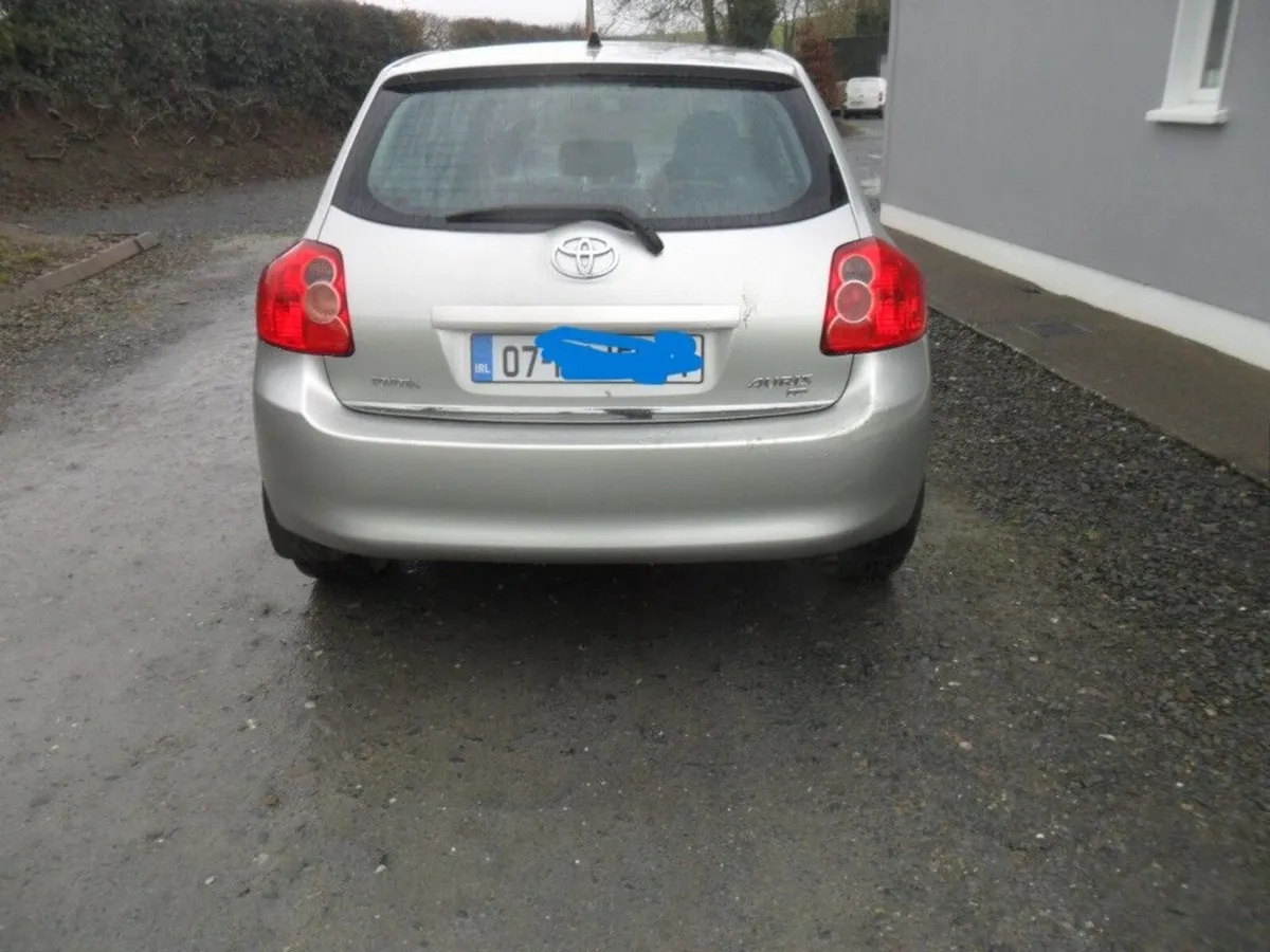Toyota Auris 2007 - Image 2