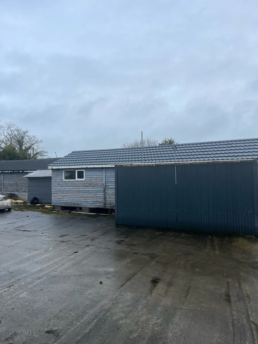 Log Cabins - Image 1