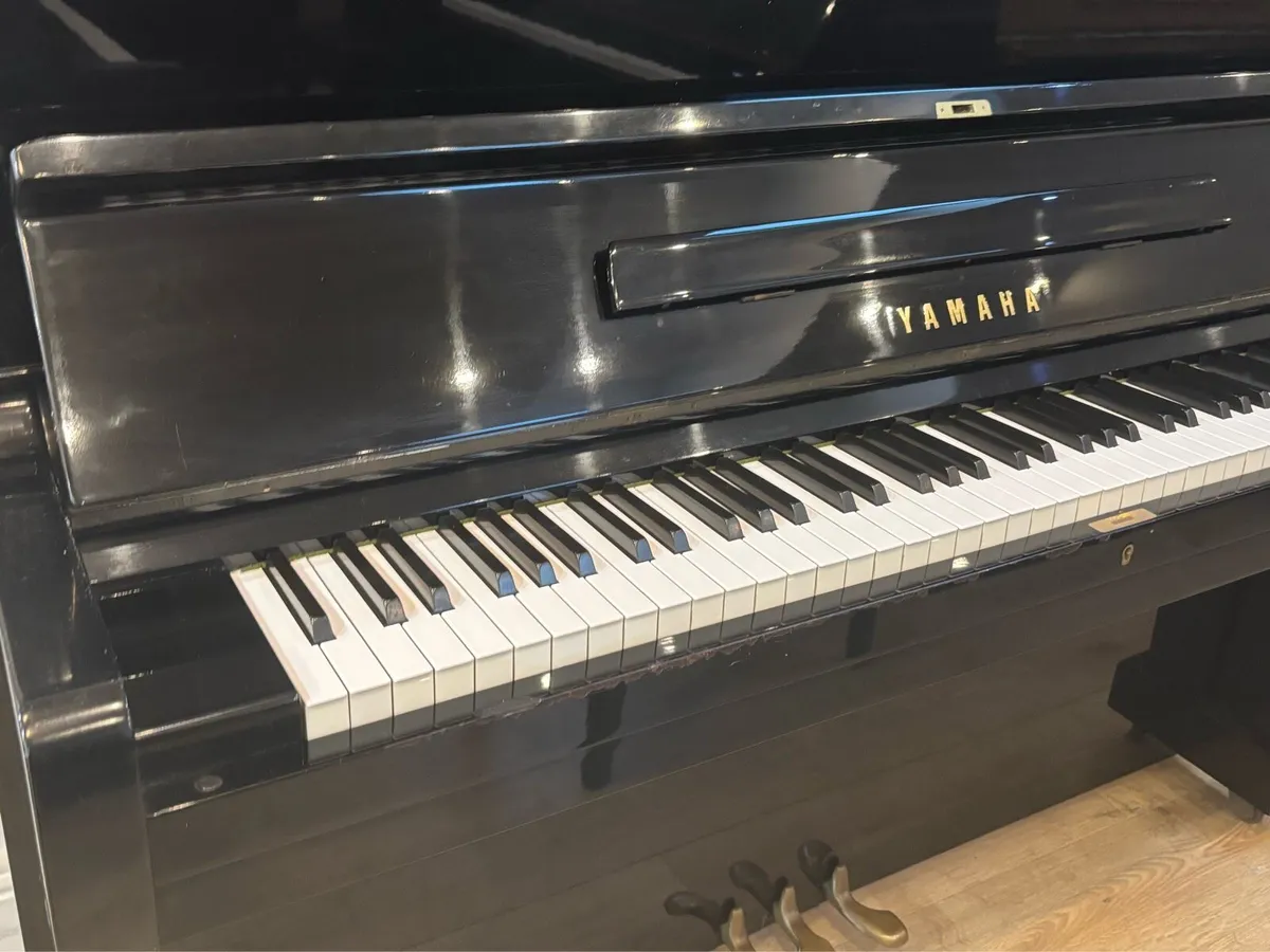 YAMAHA U1