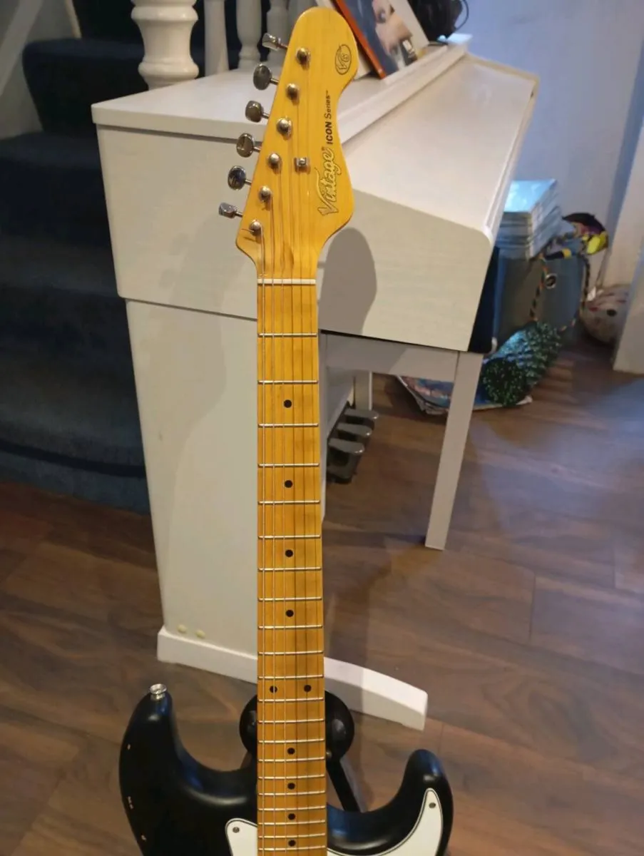 Vintage V6 Icon electric guitar - Image 4