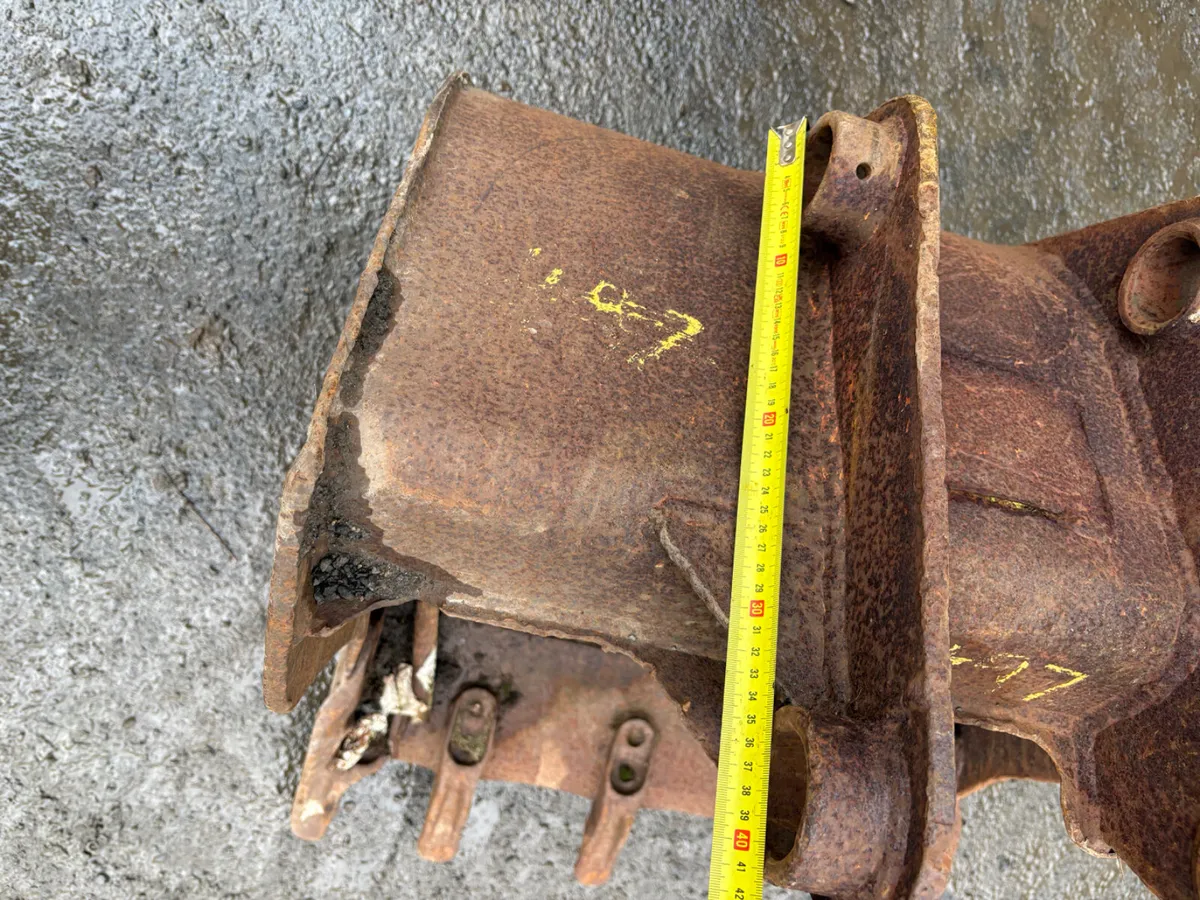 JCB 2ft digger bucket - Image 4