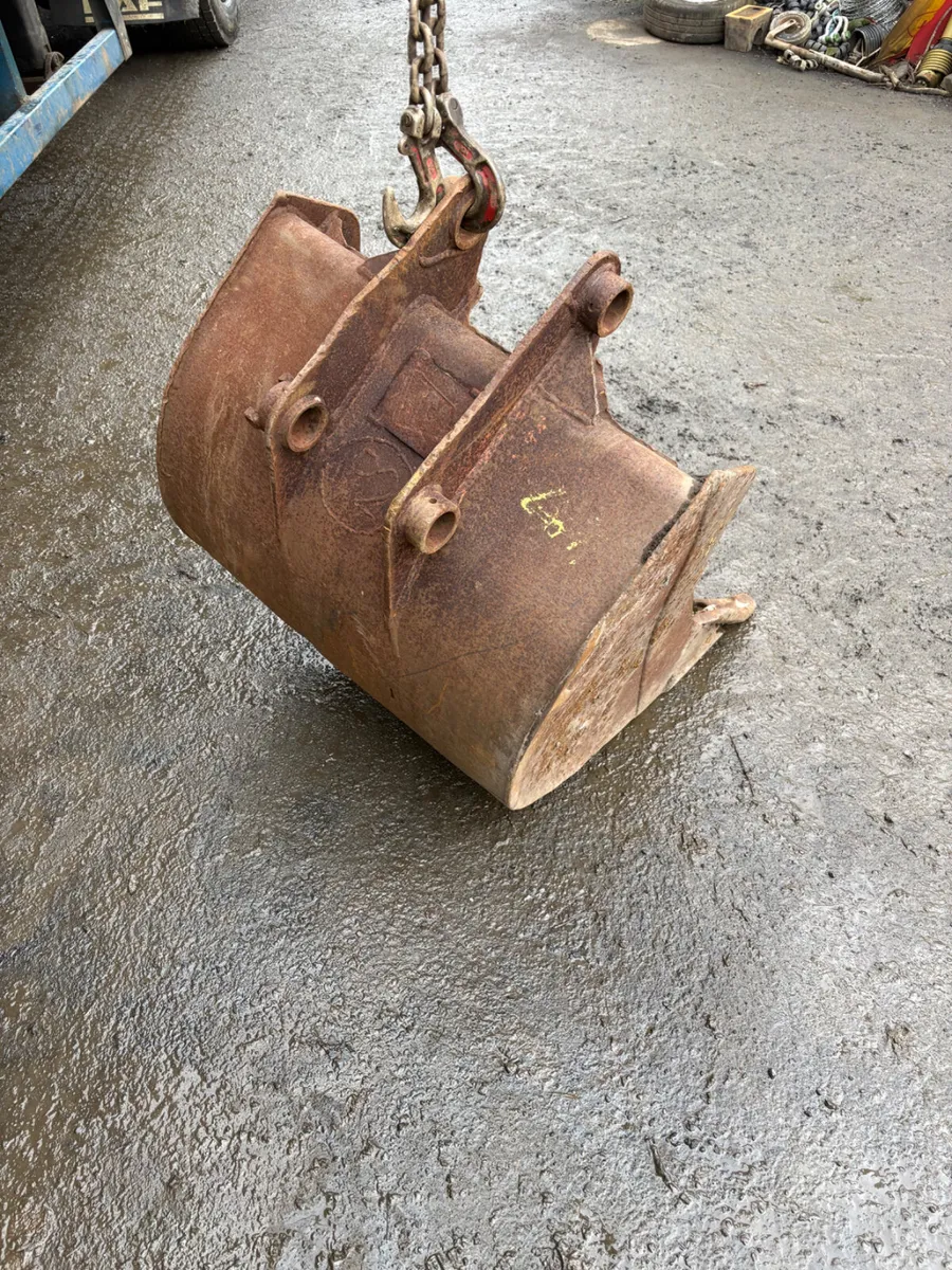 JCB 2ft digger bucket - Image 2