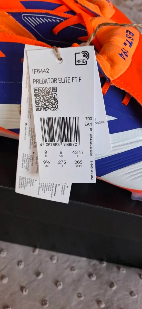 Adidas Predators size UK9 - Image 3