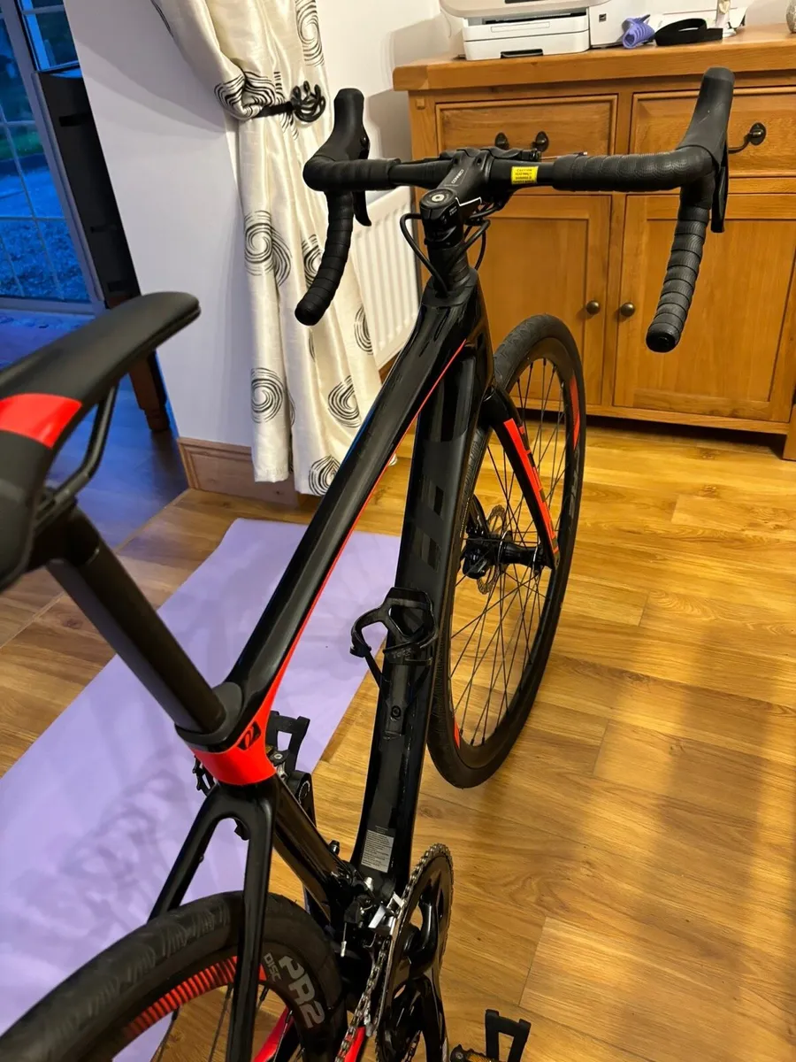 Giant Defy Carbon bike for sale - Image 3