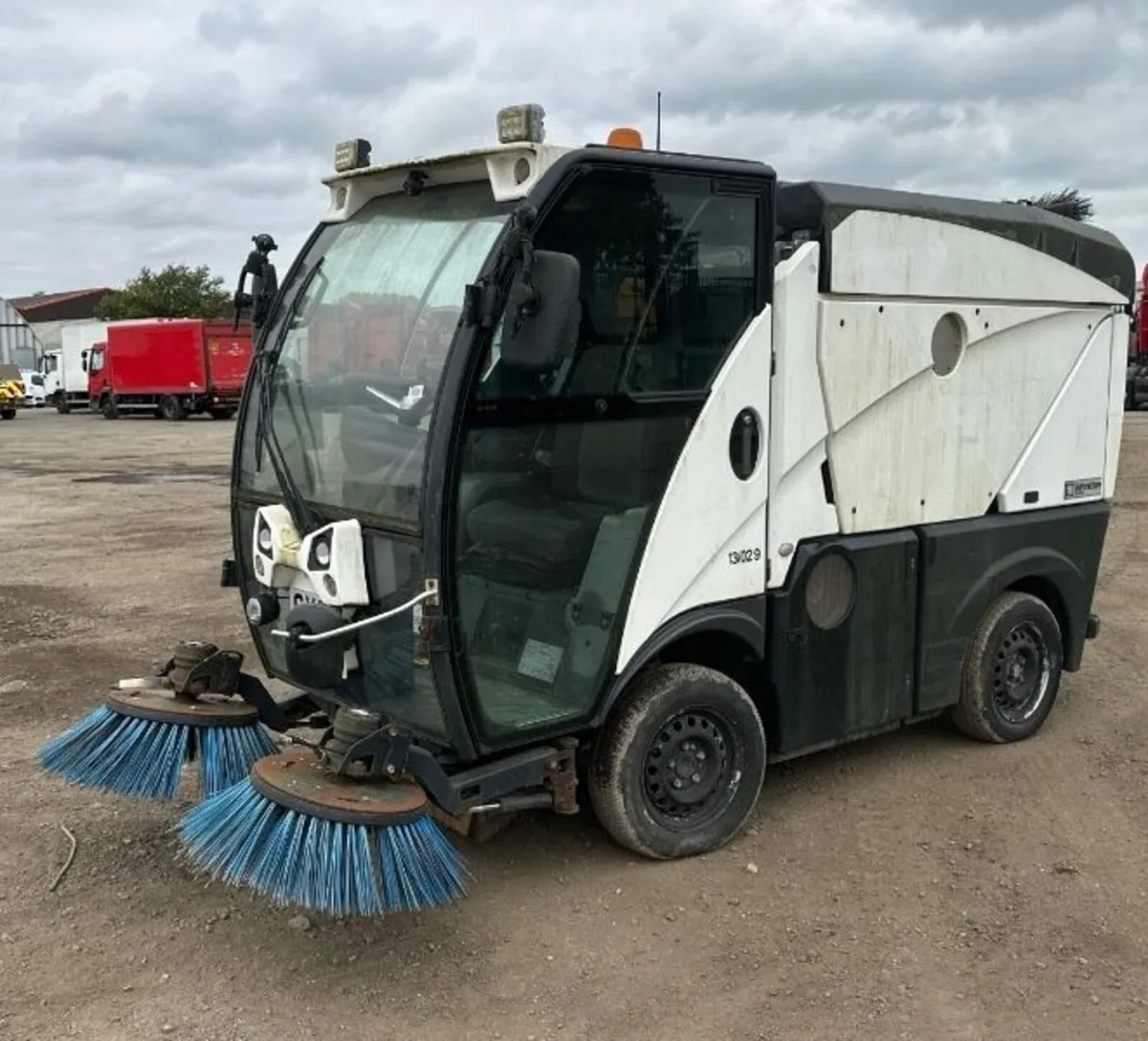Johnston CN101 compact road sweeper roadsweeper - Image 2