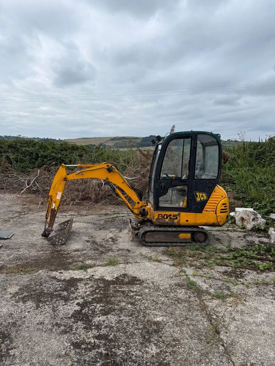 JCB 8015 1.5t digger with 3 buckets - Image 1