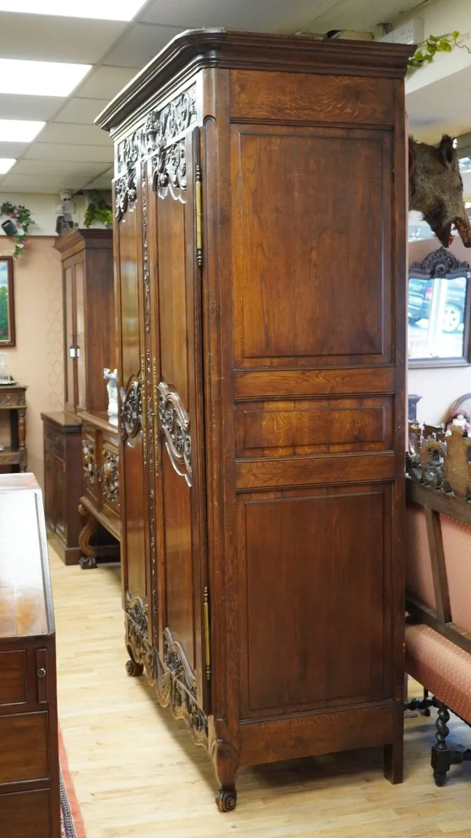 Grand Carved French Fumed Oak Armoire / Linen Pres - Image 3