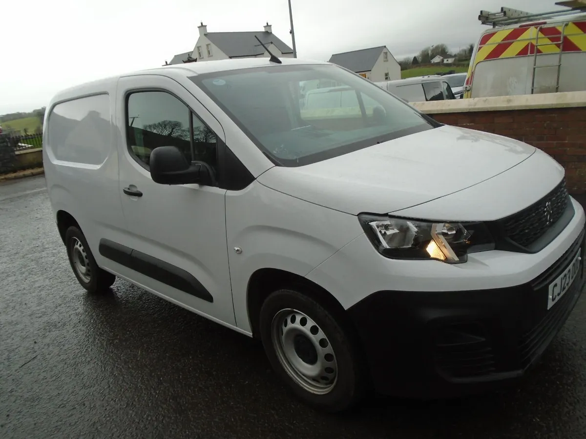 2023 Peugeot Partner PROFESSIONAL 100HP. - Image 1