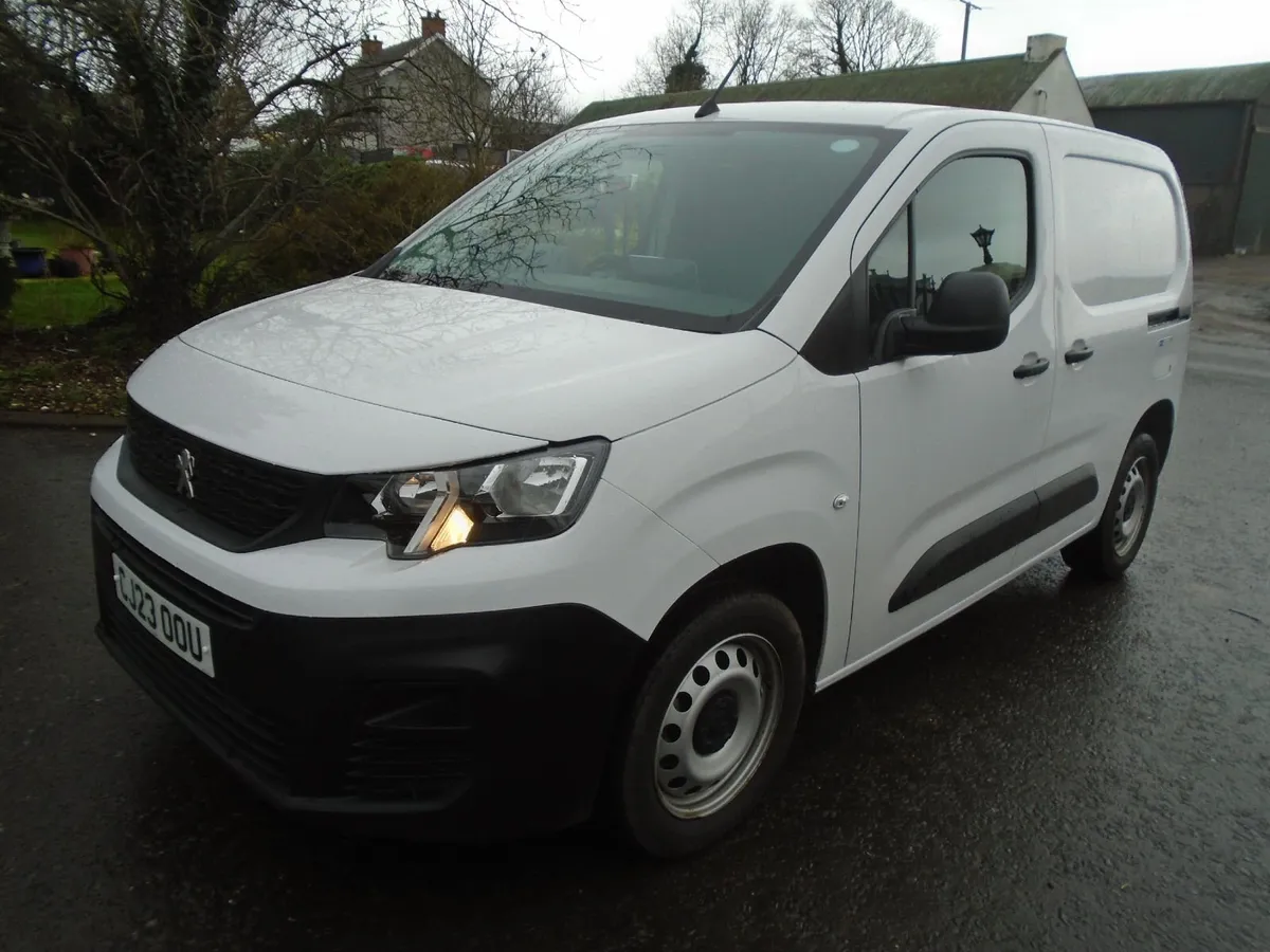 2023 Peugeot Partner PROFESSIONAL 100HP. - Image 3