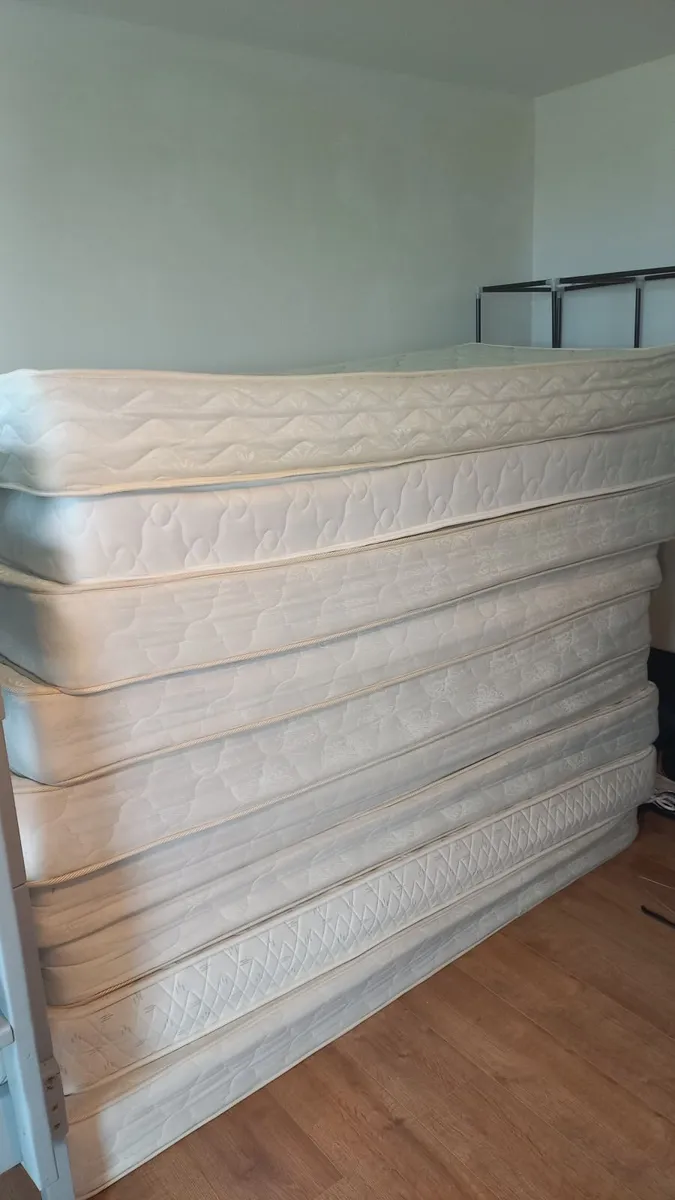 11 mattresses - Image 2