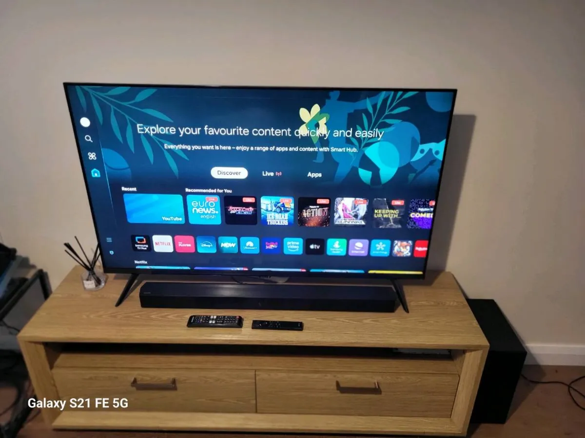 Samsang 50 smart tv with Samsang soundboard+sub - Image 1