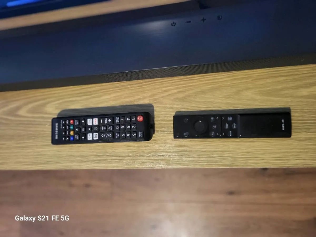 Samsang 50 smart tv with Samsang soundboard+sub - Image 3