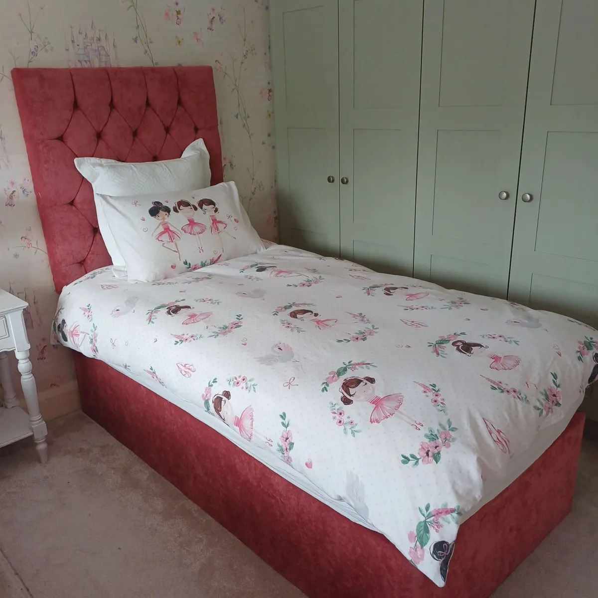 Single bed - Image 1
