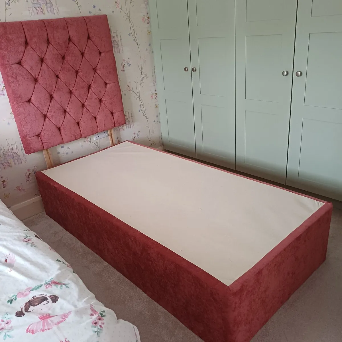 Single bed - Image 2