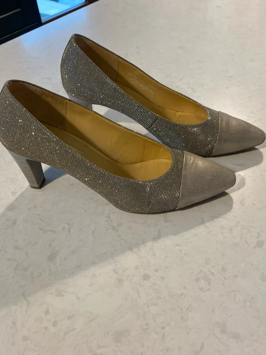 Gabor ladies court shoes - Image 3