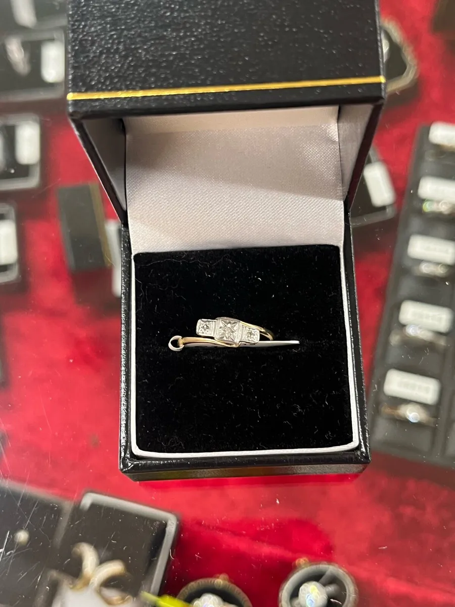 Vintage 9k gold and platinum ring with diamonds. - Image 1