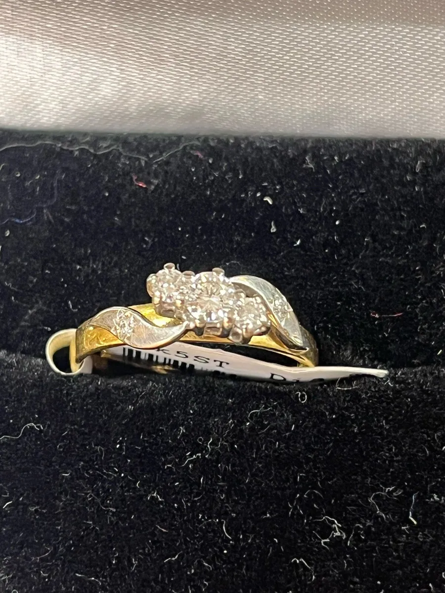 Vintage 18k gold diamond ring. - Image 2