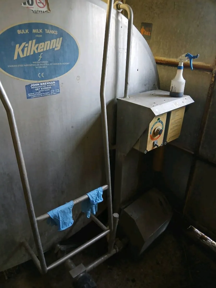 Milking parlour and tank - Image 4