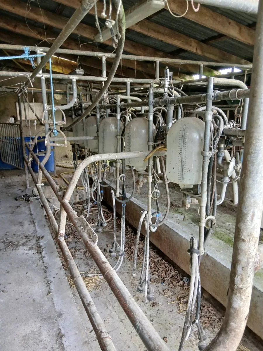 Milking parlour and tank - Image 1