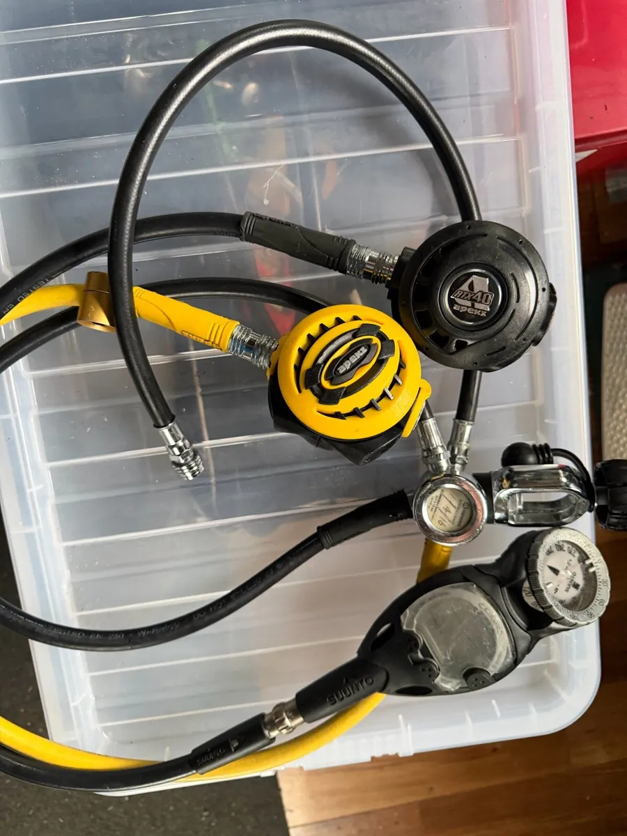 Apeks scuba regulator set - Image 1
